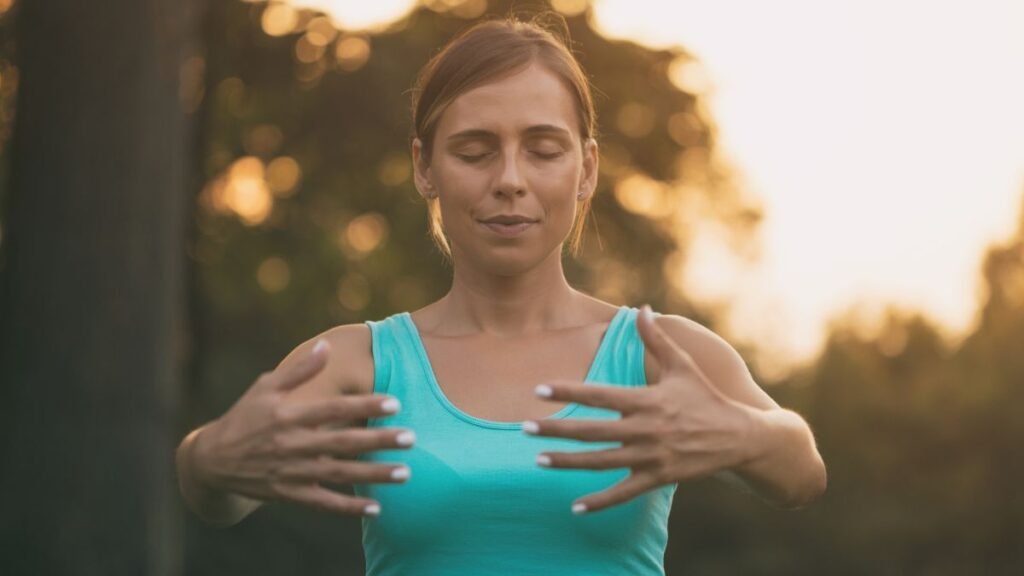 Yoga vs. Tai Chi: Which Mind-Body Practice Is Right for You? 2 tai chi